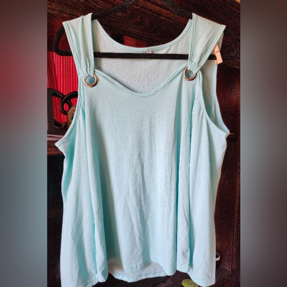 NWOT UNBRANDED COLD SHOULDER BLOUSE SIZE MED